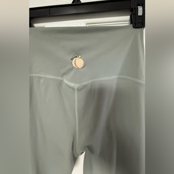 Two-Piece Gray Activewear Set | High-Waisted Leggings & Sports Bra like new - Picture 6 of 14